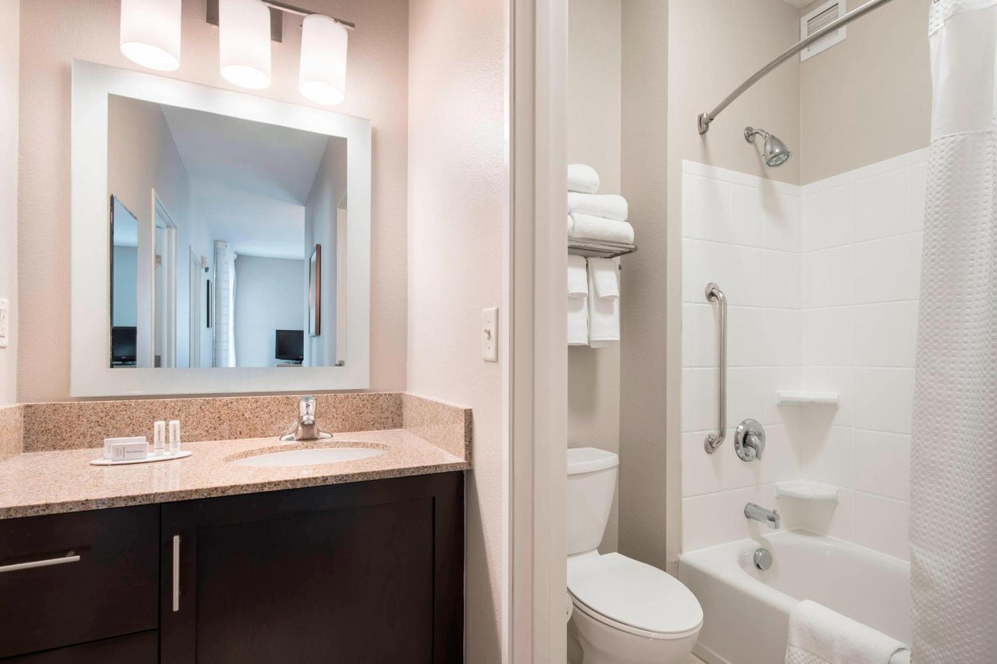 Towneplace Suites By Marriott San Diego Carlsbad / Виста Экстерьер фото