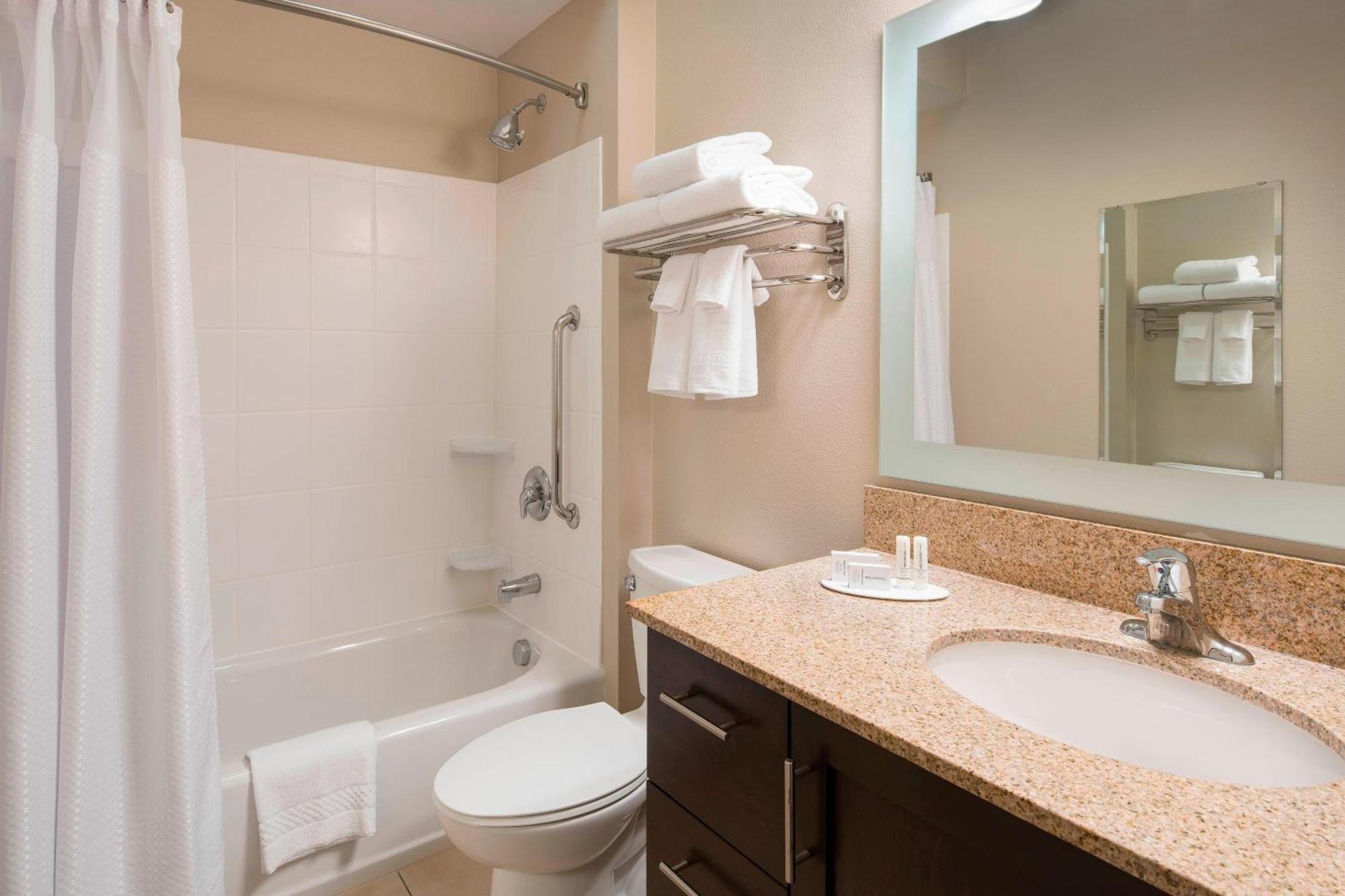 Towneplace Suites By Marriott San Diego Carlsbad / Виста Экстерьер фото