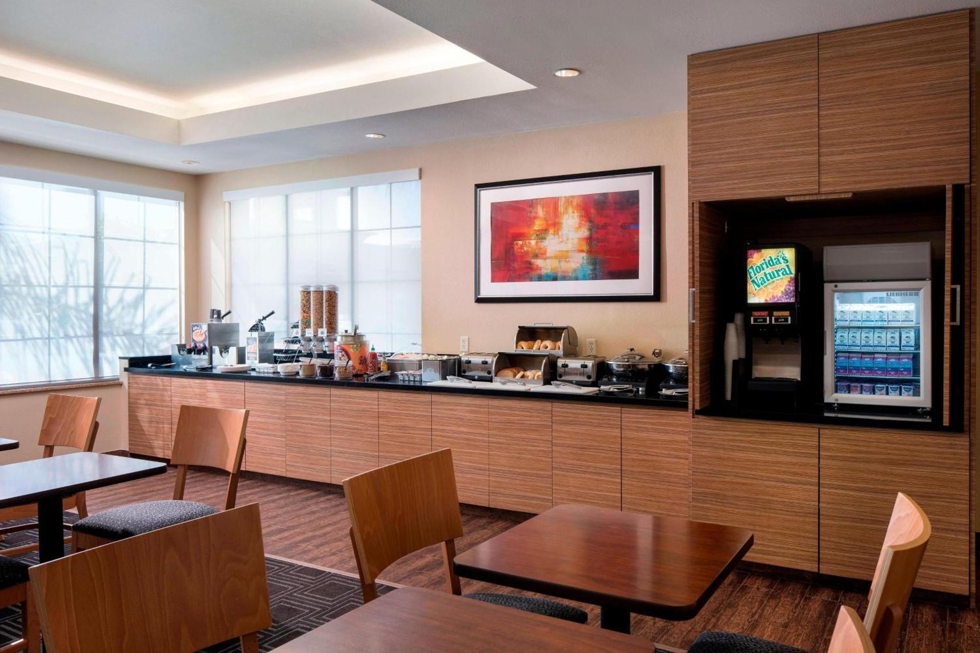 Towneplace Suites By Marriott San Diego Carlsbad / Виста Экстерьер фото